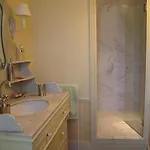 Сasa de vacaciones Le Chateau De Christin - Avec Piscine Junas